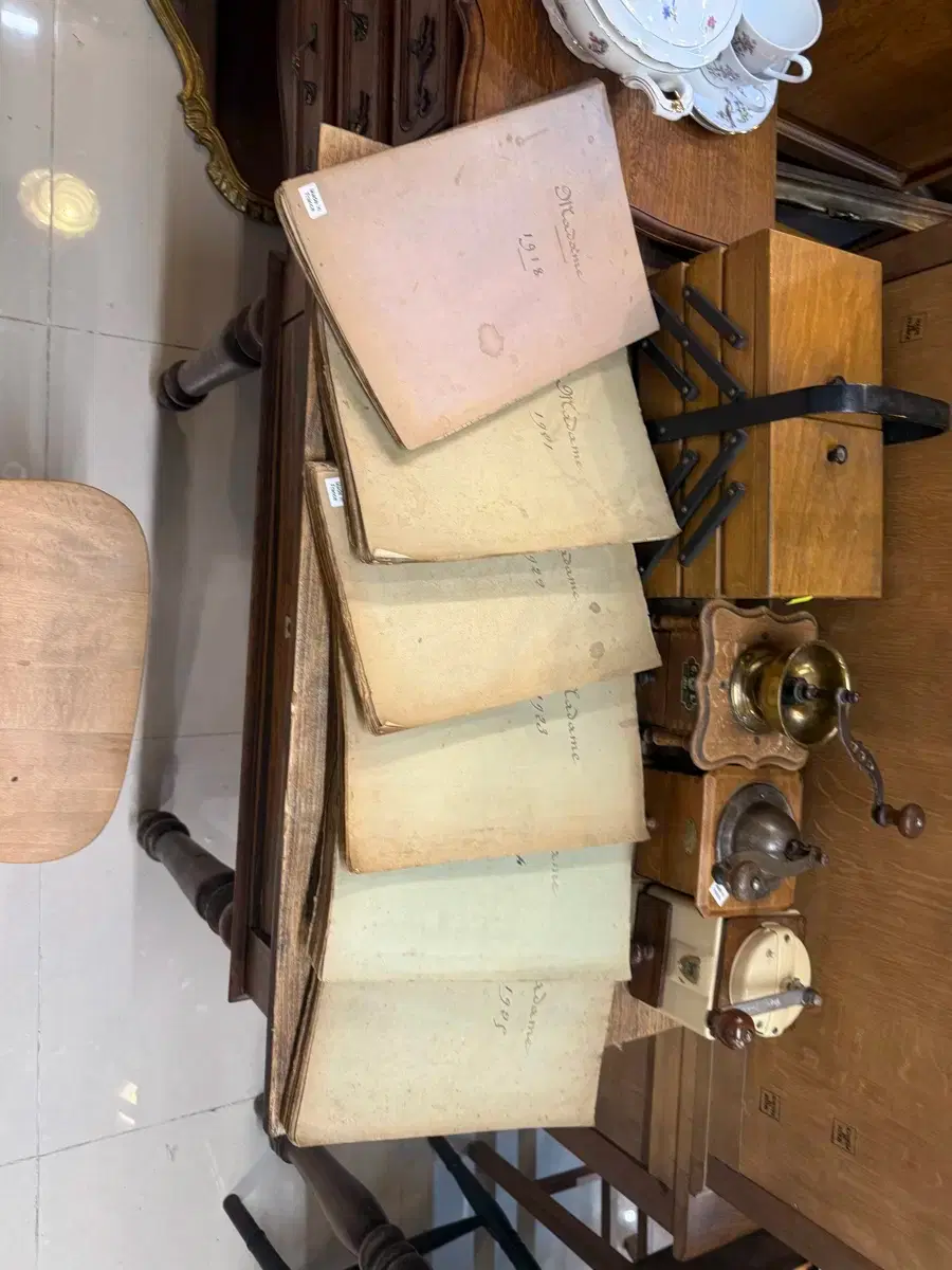 1900年代初頭のファッション雑誌マガジンラックフレンチアンティーク